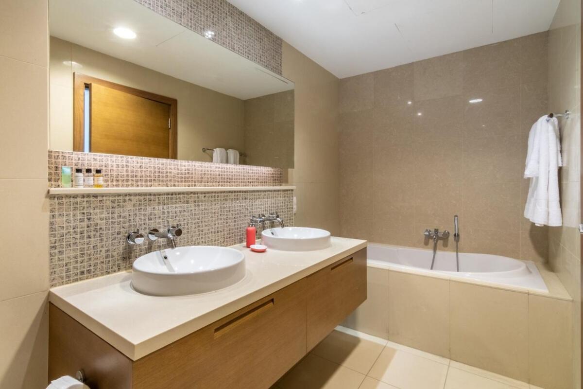 Modern 2br In The Heart Of Downtown